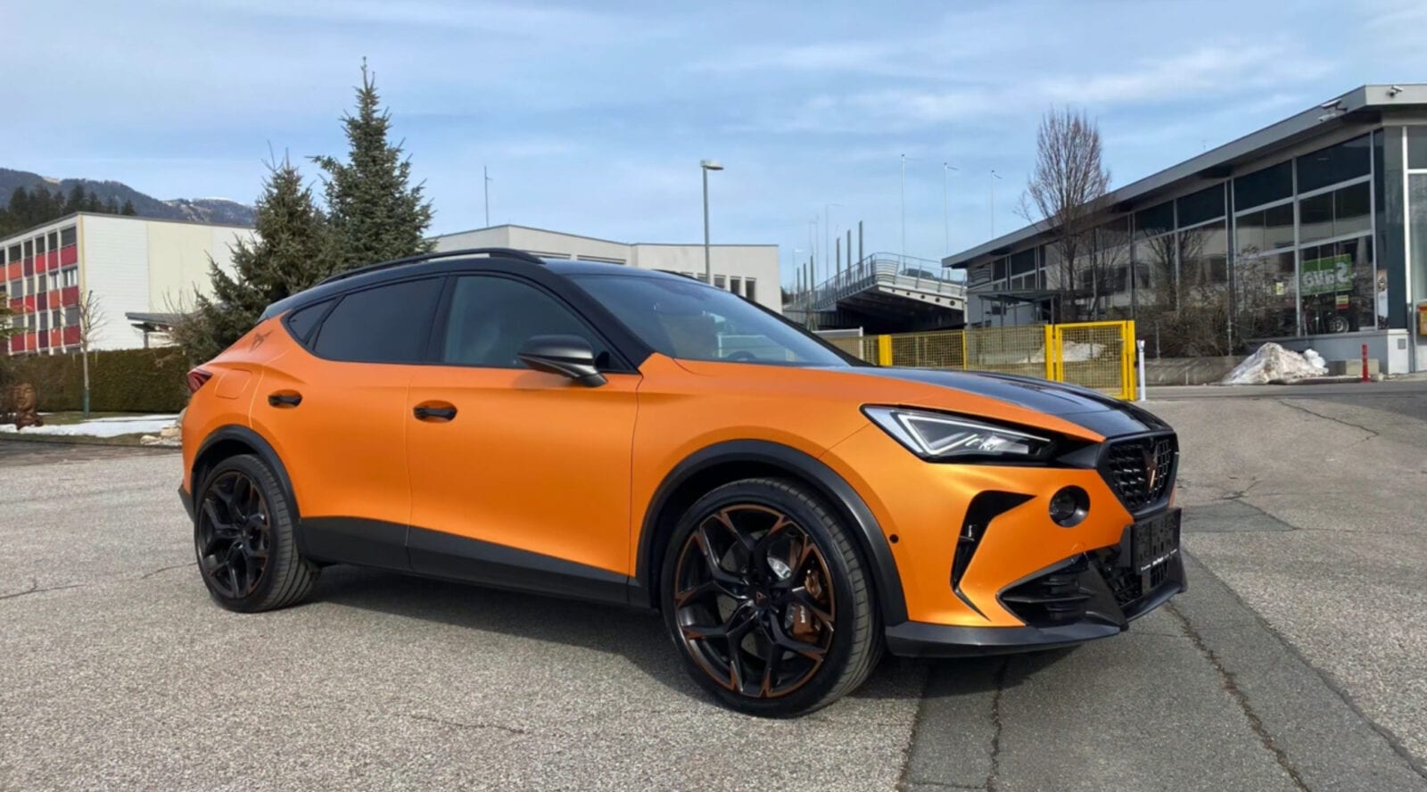 Orange vollfolierter Cupra Formentor
